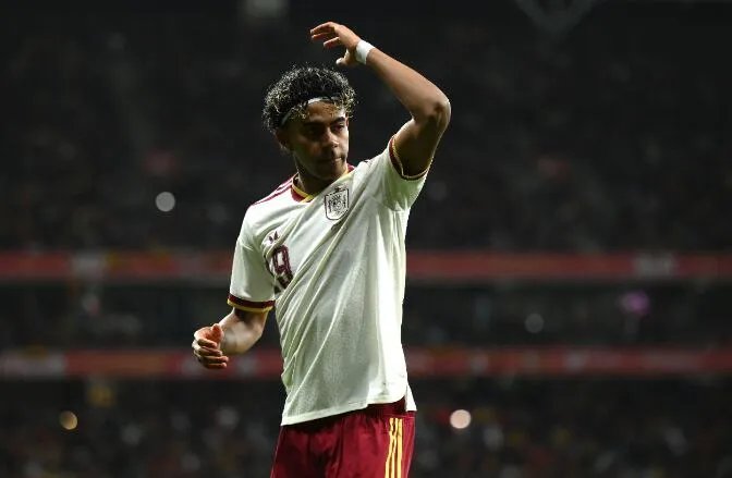 开云下载-塞尔：疑似受到歧视性口号影响，亚马尔赛后离场时情绪低落